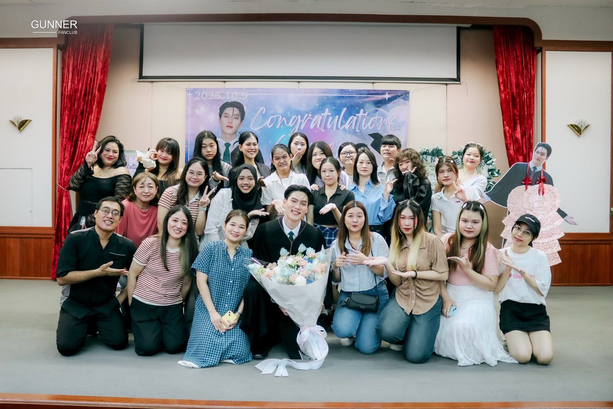 Thank you all ขอบคุณทุกคนที่มาร่วมแสดงความยินดีกับกันเนอร์ในงานรับปริญญามากๆเลยนะคะ อยู่ซัพพอร์ตและเป็นกำลังใจให้น้องกันแบบนี้ไปนาน ไม่เลยน้า 👨🏻‍🎓💙

#Gunnernsk
#GunnerGraduationDay