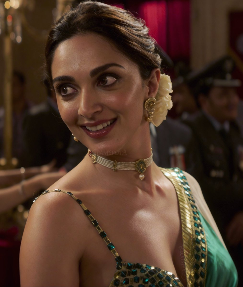 DailyDivaDose69's tweet image. I&apos;m going to watch #War2 for the PLOT !
and The Plot of #War2 is #KiaraAdvani  🥰