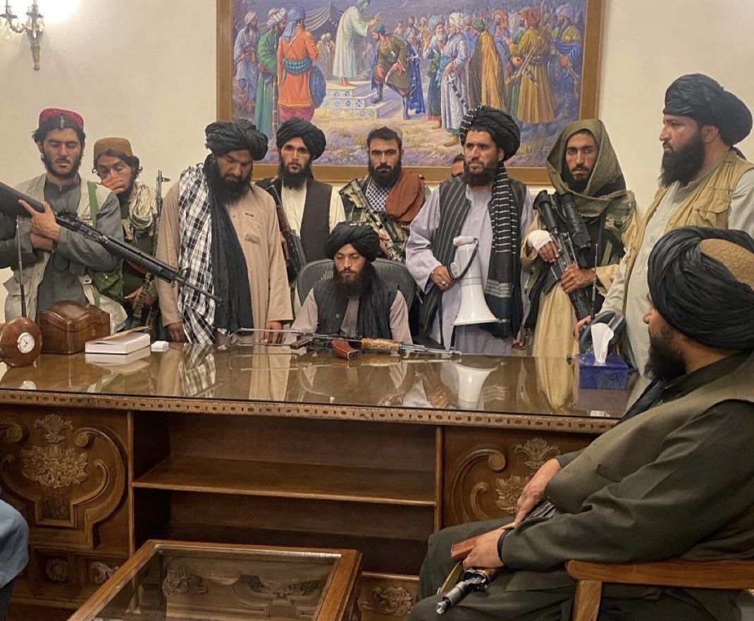visegrad24's tweet image. BREAKING:

The Afghan Taliban government threatens Pakistan:

“Pakistan violated Afghan airspace, bombed a civilian market near the Durand Line &amp;amp; infringed upon Kabul (…) If the situation escalates further, the consequences will be the responsibility of the Pakistani military”