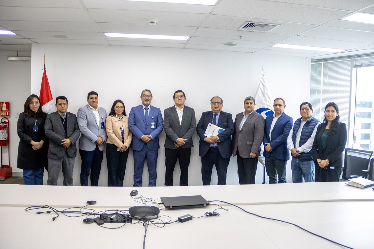 GRTyC_Callao's tweet photo. La GRTyC, GORE Callao participó en una importante reunión con representantes de SUTRAN, con el propósito de proyectar una futura firma de un convenio marco interinstitucional sobre materia de transporte, capacitaciones especializadas, seguridad vial y emisiones de licencias. 🚘🤝 https://t.co/YairhMNcuh