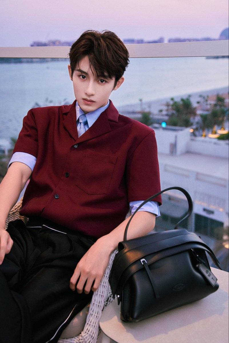 biepa__youwozai's tweet image. 251010 卖土豆丝的马克😬 🍠

TOD’S × 董思成 帅气已接收成功📶

#WINWIN #董思成 #윈윈 #WINWINxTODS