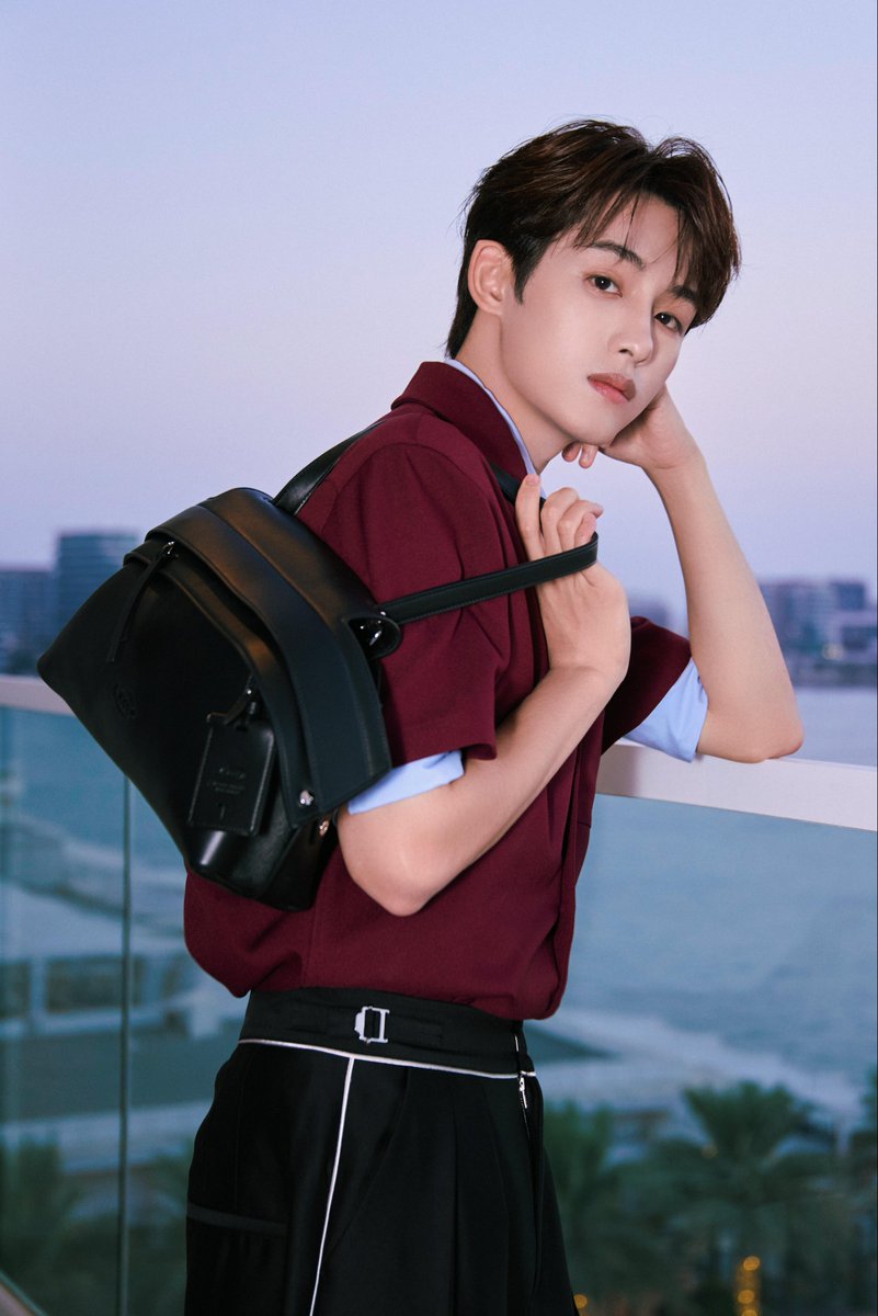 biepa__youwozai's tweet image. 251010 卖土豆丝的马克😬 🍠

TOD’S × 董思成 帅气已接收成功📶

#WINWIN #董思成 #윈윈 #WINWINxTODS