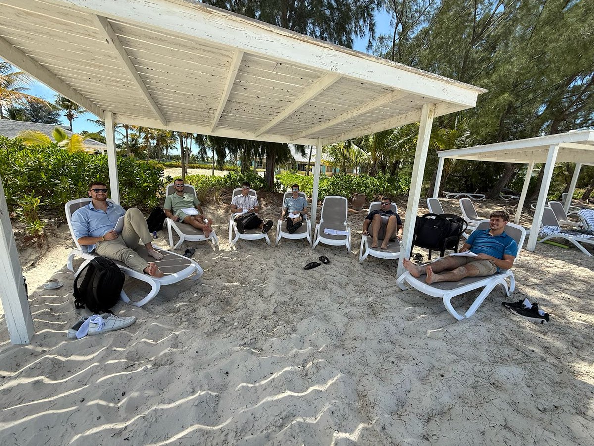 College_Works's tweet image. VP reunion in the sand and salty air 🌊☀️ Leadership + growth, CWP style.

👉 Ready to step into leadership? Apply here: collegeworks.com/internship/app…

#CollegeWorks #LeadershipGrowth #InternshipExperience