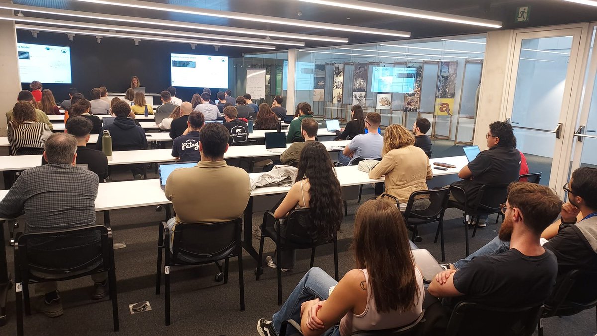 Full house at the Life Sciences dept internal seminar.

#BarbaraFuzi, postdoc #MachineLearning for Biomedical Research unit, presented her latest results on #SexDifferences in preclinical control data, which is based on historical rat data donated by <a href="/IHI_VICT3R/">IHI_VICT3R</a> #pharma industry.