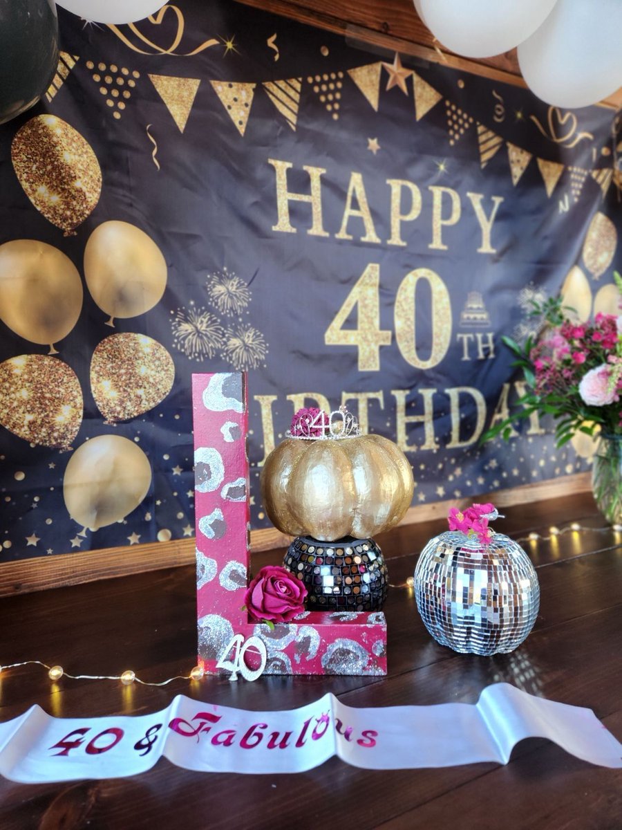 lyndseyv_'s tweet photo. Guess who’s 40?! Weirdly I feel so excited about it!! My hubby/fav person and friends and fam pulled off the ultimate surprise party—I had zero clue somehow and my heart just about burst with gratitude.
#40yearsoldbaby #lineinthesand #connection https://t.co/a5tQvKTQFN
