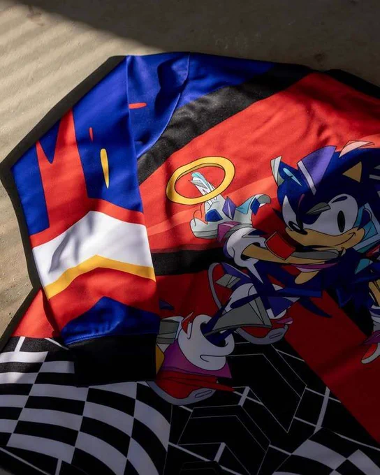 New: Louis De Guzman will be returning to the world of #Sonic the Hedgehog next Thursday, as his brand new gallery installation will be arriving in Los Angeles, CA on October 16. The pop-up activation will feature new racing-themed apparel to celebrate the release of
