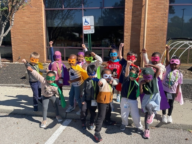 MetroHS's tweet photo. Kindergarten is working on a citizenship unit which includes creating a citizen superhero persona  - complete with cape and mask.  Students will now put their superhero powers to good use by helping with tasks around the school! https://t.co/veq9myp1Cz