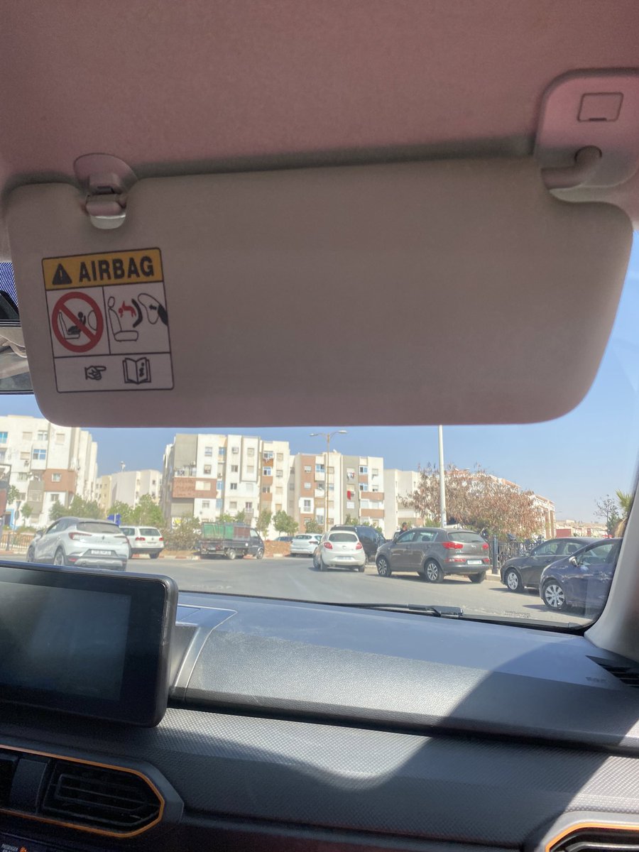 inss_c19's tweet image. pk il est tout nue