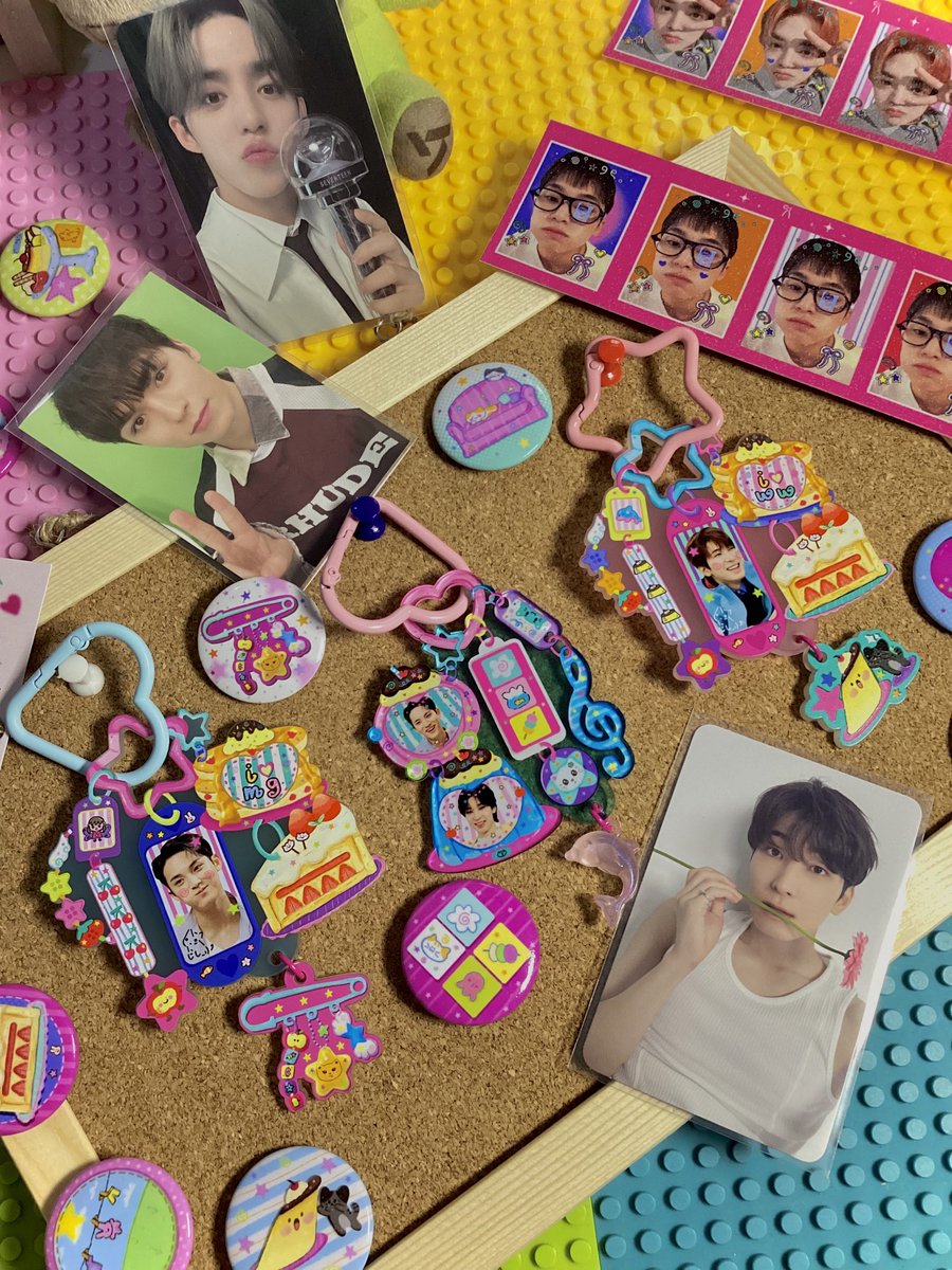 _delicats's tweet image. ⭐️ DELICATS’ GIVEAWAY 🍎🍡🧃🍧

hadiah untuk 3 orang pemenang &amp;lt;3
🍮 1 keychain non custom pilih member
🍮 2 set pin button pilih versi

how to join :

٠࣪⭑ RT &amp;amp; like tweet ini &amp;amp; tweet di bawah ini 💟🔁
٠࣪⭑ reply tweet ini :  i &amp;lt;3 … (terserah mau tulis apa aja)
٠࣪⭑ ends oct 14