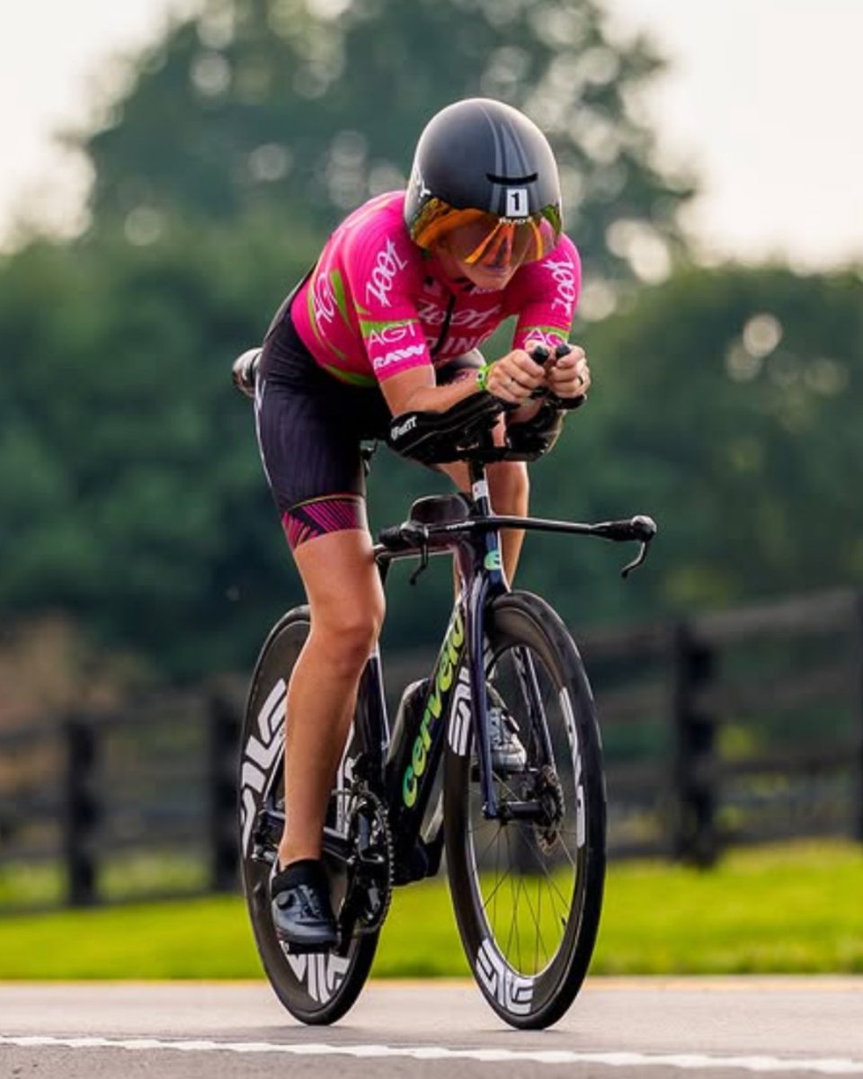 RudyProjectNA's tweet image. Good luck to @JackieTriGirl, @danilewistri, and Fiona Moriarty as they race the @IRONMANtri World Championship in #Kona this Saturday. Your resilience, grit, and determination inspire us with every mile and every effort. You&apos;ve got this. 💪
📸: @jackiemhering, @fionamoriartytri