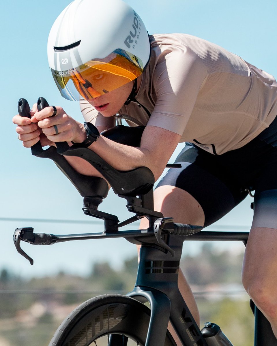 RudyProjectNA's tweet image. Good luck to @JackieTriGirl, @danilewistri, and Fiona Moriarty as they race the @IRONMANtri World Championship in #Kona this Saturday. Your resilience, grit, and determination inspire us with every mile and every effort. You&apos;ve got this. 💪
📸: @jackiemhering, @fionamoriartytri