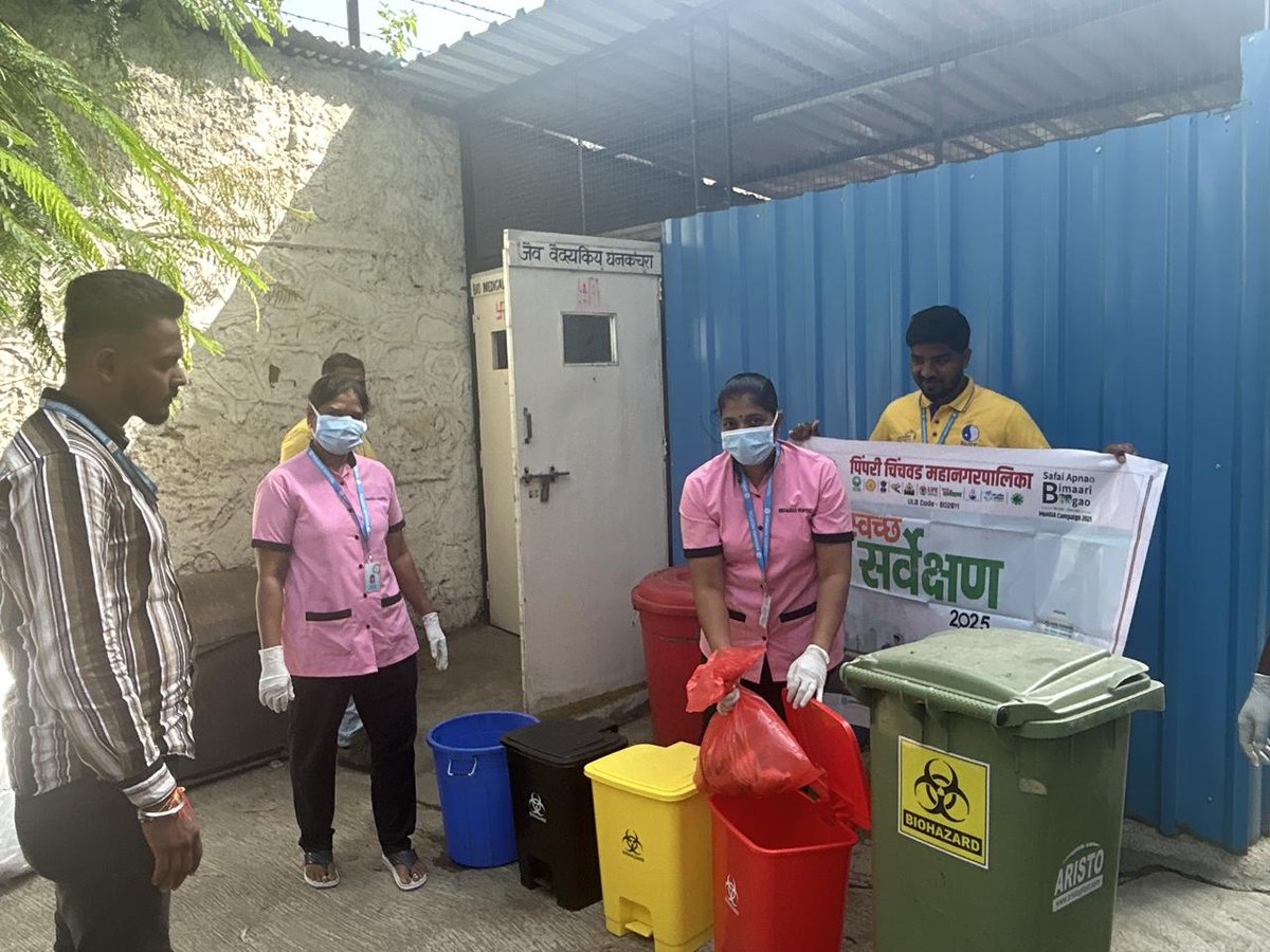 pcmcindiagovin's tweet image. Under Swachh Survekshan 2025, at “A” Zone, Ward No. 10, Niramay Hospital, Chinchwad, staff were guided on public cleanliness, waste segregation, and proper biomedical waste management on the occasion of World Mental Health Day. #WorldMentalHealthDay #pcmchealth #pcmc