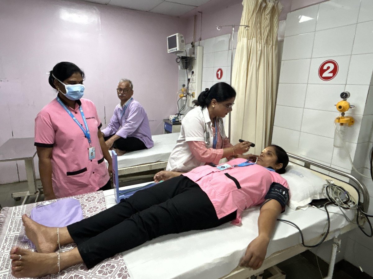 pcmcindiagovin's tweet image. Under Swachh Survekshan 2025, at “A” Zone, Ward No. 10, Niramay Hospital, Chinchwad, staff were guided on public cleanliness, waste segregation, and proper biomedical waste management on the occasion of World Mental Health Day. #WorldMentalHealthDay #pcmchealth #pcmc