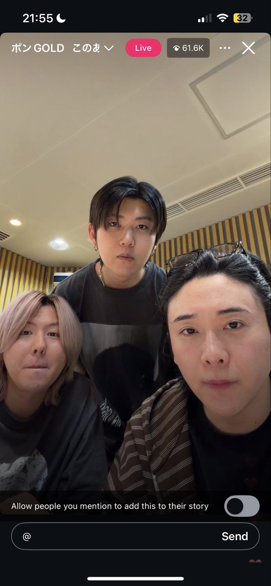 1_mga_7's tweet image. 「あちらが、「今勉強をしなければいけないのにスマホをいじっている人間」の展示物でございます。」