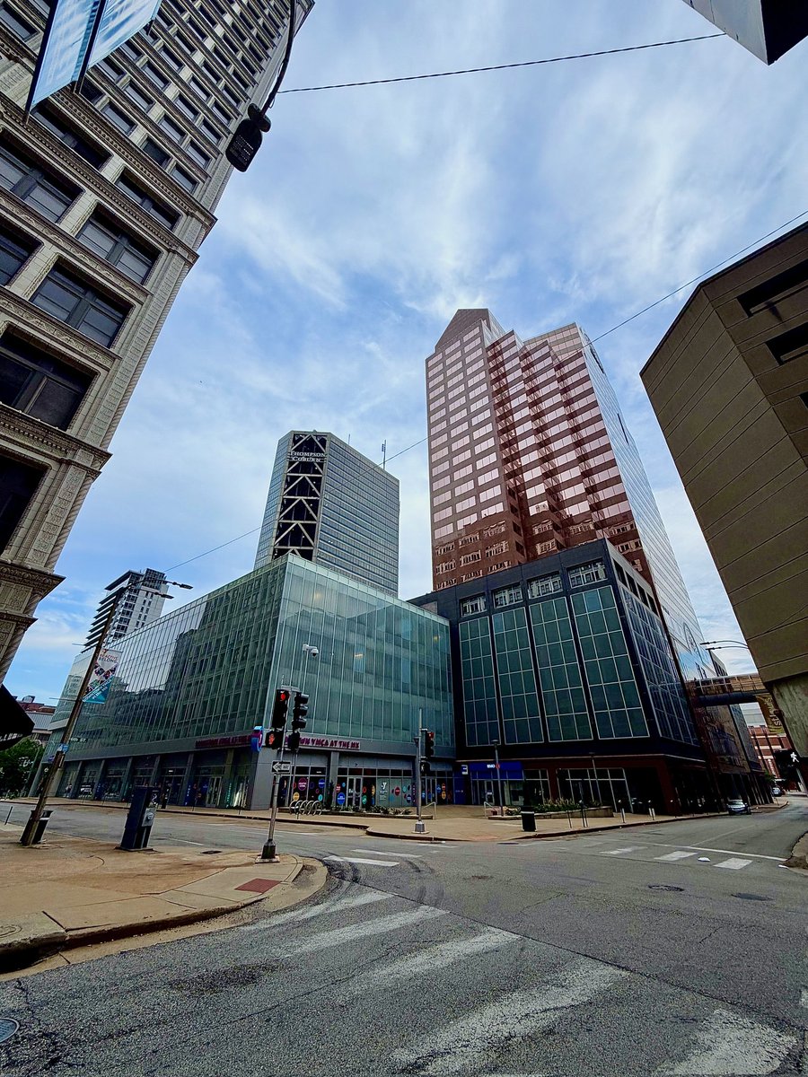 vintiga's tweet image. Skyview

#Skyview #StLouisScene #Stl #Downtown #DowntownStLouis #StLouis #Outside #WalkAbout #PhotographyIsArt #Photography #ColorEdit #ColorPreset #ShotOniPhone #iPhone #iPhone17 #iPhone17ProMax