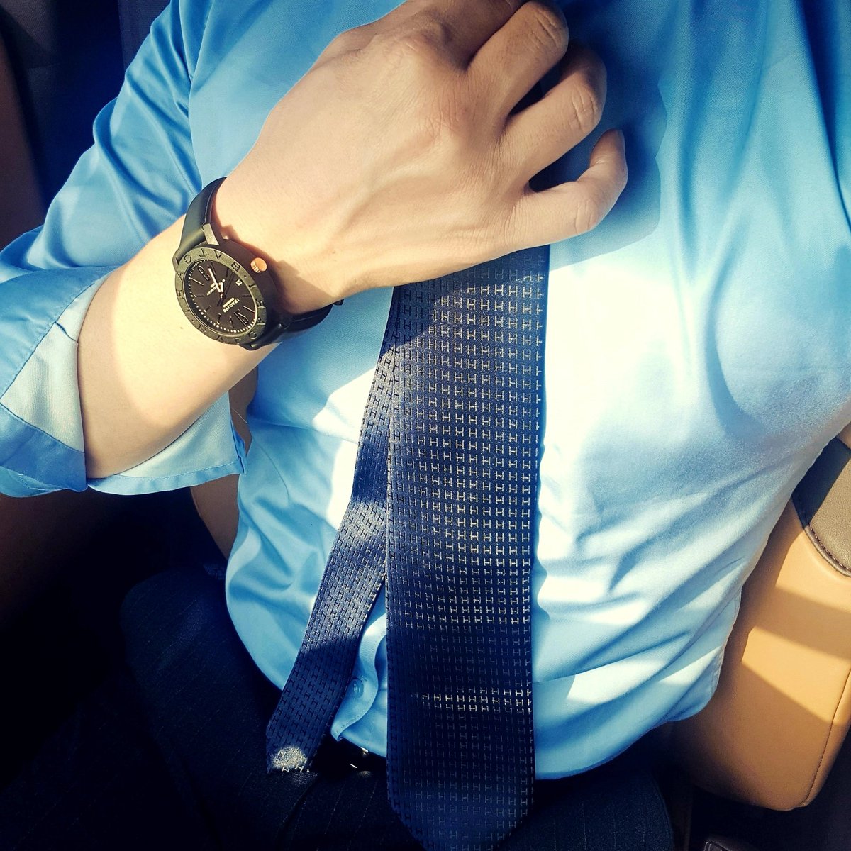 #섹트 
넥타이 풀어볼래?😈😈😈