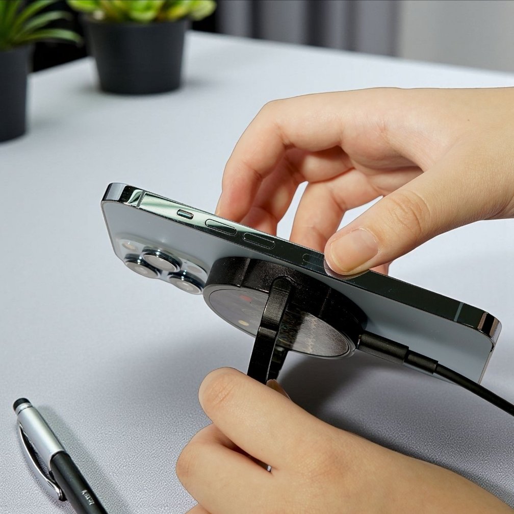 띠부띠부~😊💙
노리개에 붙여서 예쁘게 가지고 다니다가, 
떼서 스마트폰에 붙여서 예쁜 스마트톡으로!

충전선을 꽂아 맥세이프 충전기로!
고리를 세워 스마트폰 스텐드로~

예쁘기도 한데, 기능도 끝이 없는!☺️
<쉘랑 맥세이프 노리개 충전기>

지금 알림신청하세요~🔔
tum.bg/pdPt3f