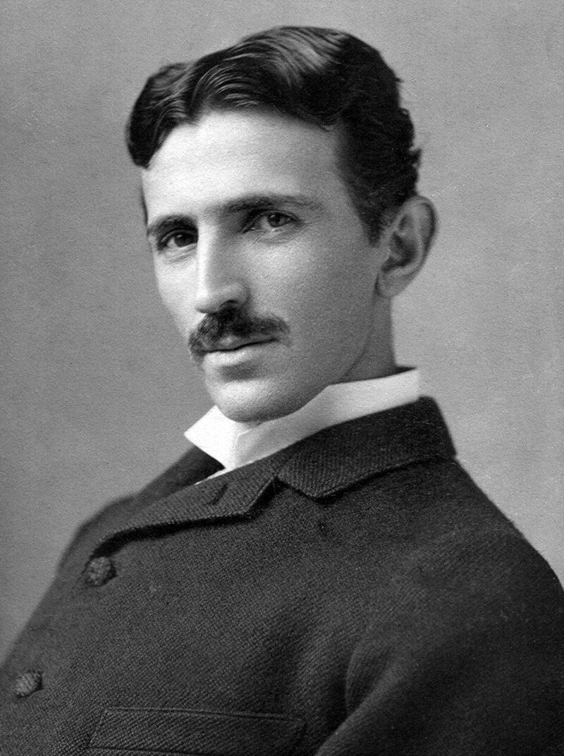 PastorBobJ56786's tweet image. Cet homme, Nikola Tesla, a fait une prédiction absolument incroyable à propos des téléphones portables en 1926.

Voici ce qu&apos;il a dit il y a 98 ans :

&quot;Quand la technologie sans fil sera parfaitement appliquée, la Terre entière sera convertie en un énorme cerveau, ce qu&apos;elle est…