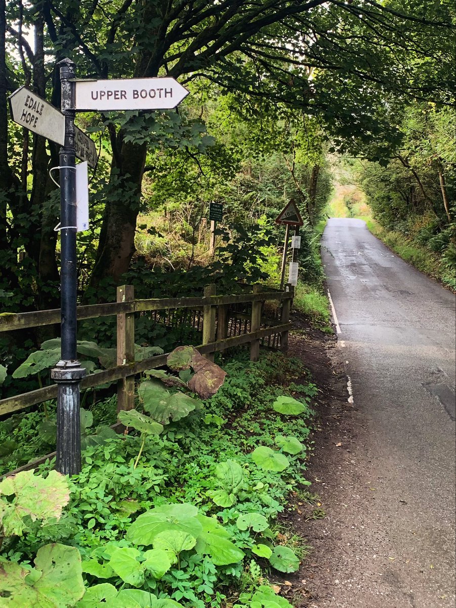 Happy #fingerpostfriday 

From Edale via Grindsbrook Clough to  Kinder Scout circular

#UpperBooth 
#PhotoFriday #PennineWayEdale #Peakdistrictwalk