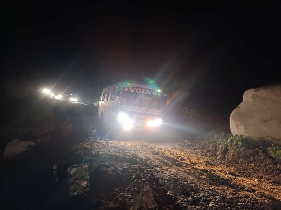 RONBupdates's tweet image. Live Photos from BP Highway as Vehicles have started moving. The road opened few moments ago after days of hardwork by on ground team. 🙏🙏
