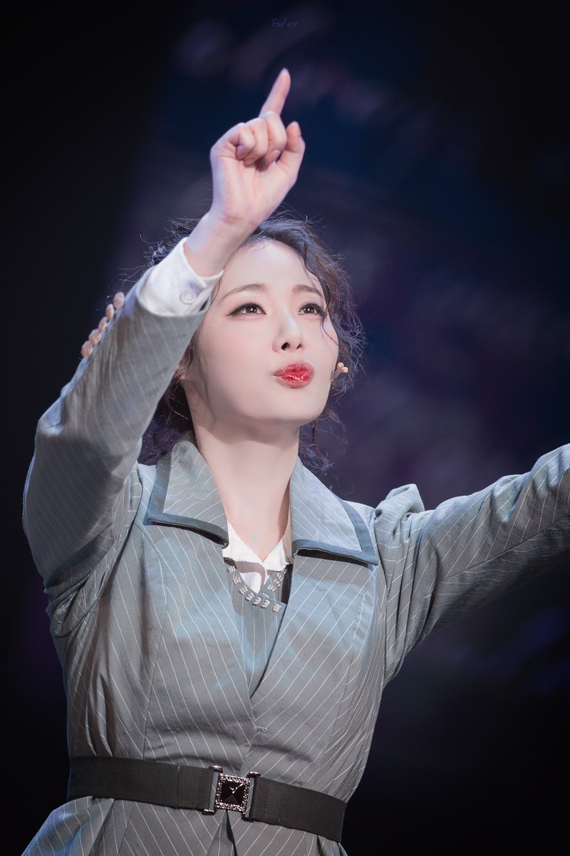 FOR_EST_PIC's tweet photo. 251008 뮤지컬 레드북 커튼콜📕
안나 | 민경아 배우님💋
#민경아 https://t.co/YZLYHJW5V4