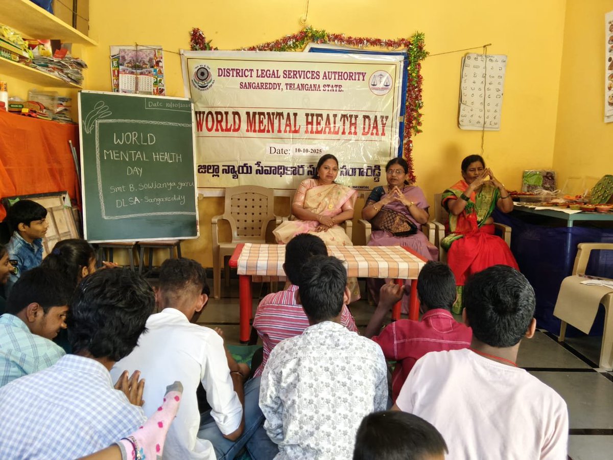airnews_hyd's tweet image. #Sangareddy: ప్రపంచ మానసిక ఆరోగ్య దినోత్సవం సందర్భంగా న్యాయ సేవాధికార సంస్థ జిల్లాలోని విభిన్న ప్రతిభావంతుల పాఠశాలలో అవగాహన శిబిరాన్ని - నిర్వహించింది.   
🔹సంస్థ కార్యదర్శి బి. సౌజన్య మాట్లాడుతూ మానసిక ఒత్తిడి నియంత్రణ పద్ధతులపై అవగాహన కల్పించారు. 
#WorldMentalHealthDay 
(PTC)