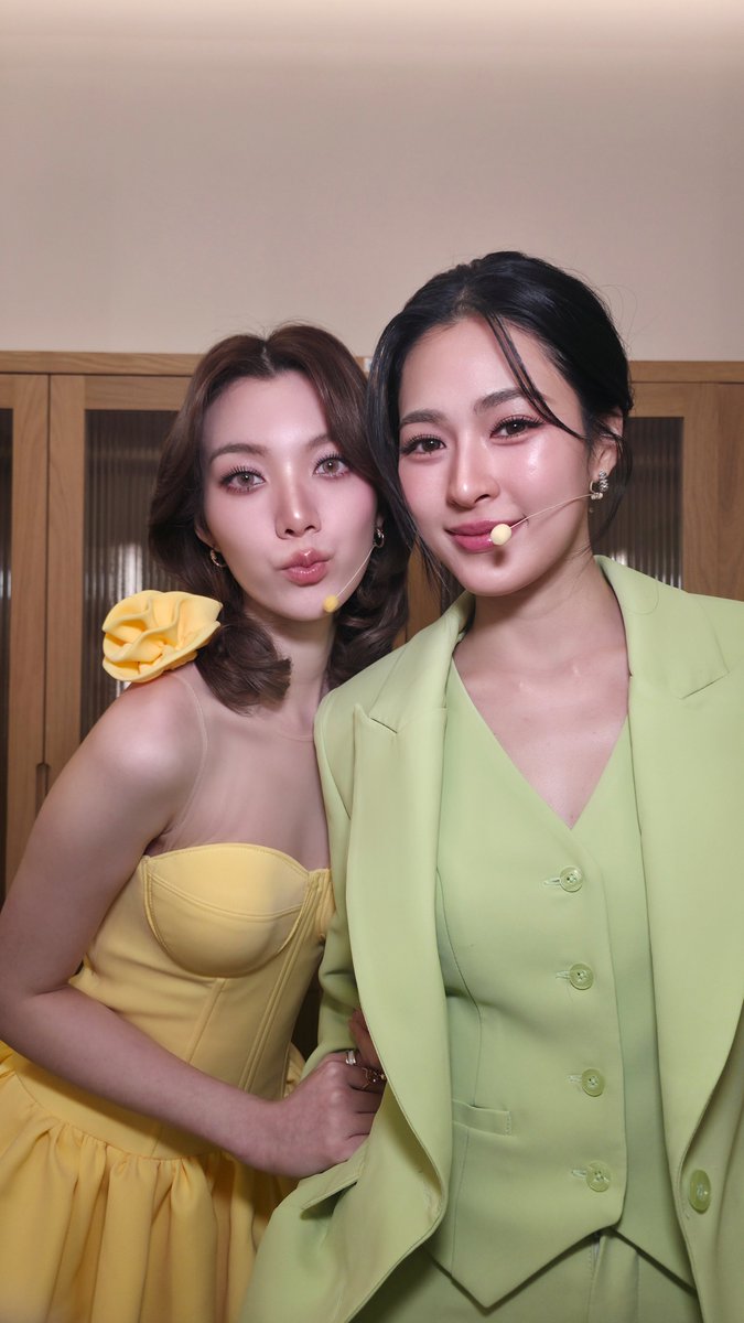 LingOrmCH3's tweet photo. ขอบคุณทุกคนที่มาร่วมงาน Only Bite Me Only You วันนี้กับ @BiteMeClub_TH  และหลิงออมนะคะ

อย่าลืมรีบกลับบ้านไปดู 
#เพียงเธอEP13 กันต่อน้าาา 

LINGORM PRESENTER BITE ME 
#OnlyBiteMeOnlyYou 
#หลิงออม #LingOrm https://t.co/0Fa7tDUblB