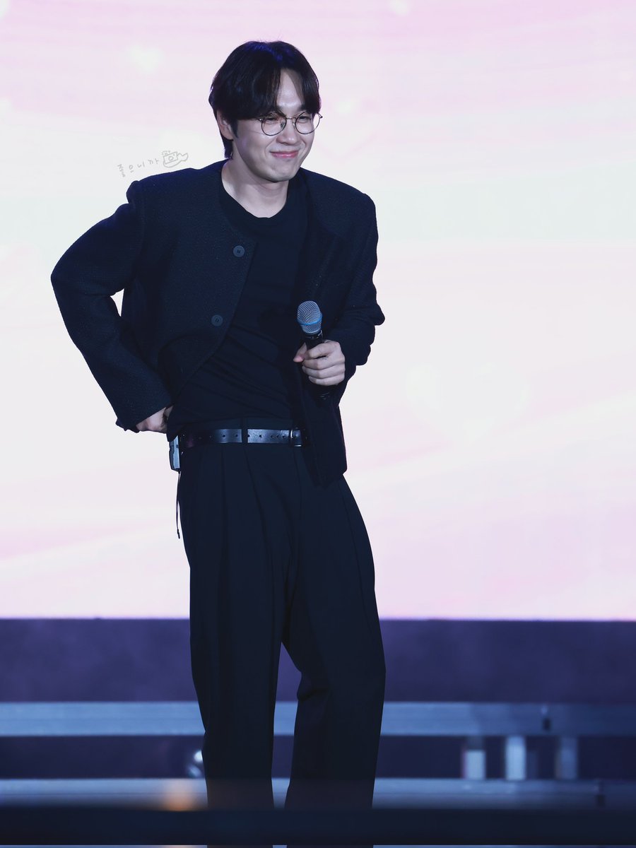 허리 한줌이셨어;