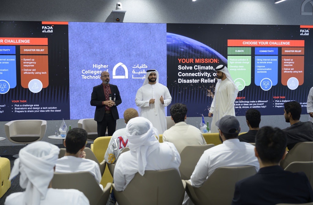 _edgegroup's tweet image. تصدّرت ايدج، بالتعاون مع وكالة الإمارات للفضاء و&quot;سبيس42&quot;، المبادرة الوطنية للتوعية بقطاع الفضاء تحت شعار العيش في الفضاء، والتي شملت ست مدارس وجامعات في مختلف أنحاء الدولة، لإلهام الجيل القادم من المبتكرين. ومن خلال ورش عمل حول مراقبة الأرض، وتقنيات الاتصالات عبر الأقمار…