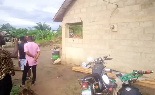 DailyGuideGH's tweet image. Electrician Electrocuted While Fixing Earth Wire- dailyguidenetwork.com/electrician-el…
