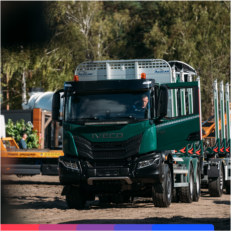 IvecoES's tweet photo. Barro. Desafío. Potencia💥 En Polonia, nuestros clientes y socios pusieron a prueba la gama off-road de IVECO en terrenos extremos 🔥 Innovación, trabajo en equipo y pasión por el rendimiento: así se vive la experiencia IVECO.

#IVECO #XWAY #OffRoad https://t.co/kYdrhtXCcS