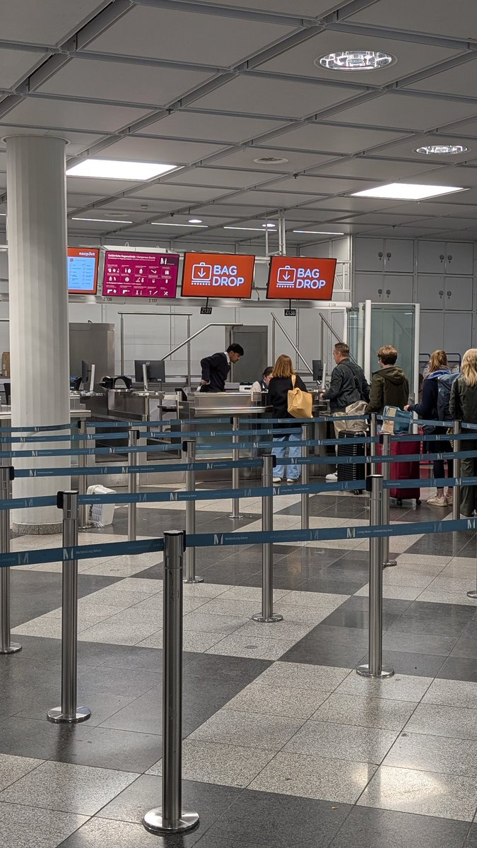 Come on <a href="/easyJet/">easyJet</a>! A single lane for bag drop? <a href="/MUC_Airport/">Munich Airport</a>