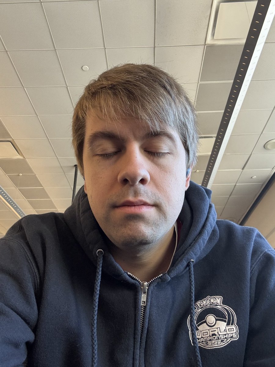 Sleepy but on my way to Milwaukee! Probably the least prepped I‘ll be for an event this season but I will do my best yippee