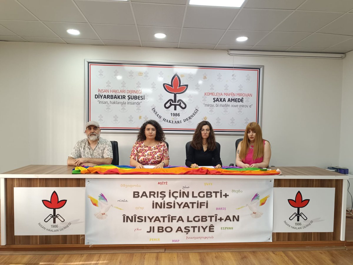 yildiz_tar's tweet photo. ✌️Barış İçin LGBTİ+ İnisiyatifi 9 şehirde eş zamanlı açıklamayla kuruldu

🏳️‍🌈🏳️‍⚧️LGBTİ+’ların barış sürecine dahil olması, süreci demokratikleştiren, onu toplumsallaştıran da bir adım olacaktır.

https://t.co/Vs6yu83l88 https://t.co/Oanh87UBII