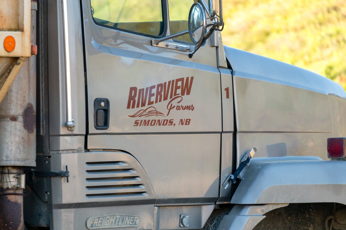 Thank you to Riverview Farms for welcoming us to your storage building this week! It was great to see the team in action during potato harvest and capture some of the hard work that goes into every load.

#PotatoHarvest #NBFarming #SimondsNB #PotatoLife #HarvestSeason #PotatoesNB