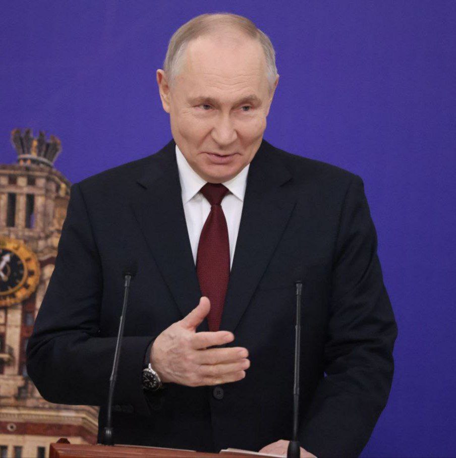 CryptoWabble's tweet image. JUST IN: #Russia’s Central Bank will allow banks to engage in limited #cryptocurrency activities.
I post news about the market and #crypto instantly.
If that's what you're here for, feel free to follow.
Make sure to repost so your friends see the news as fast as you did!
