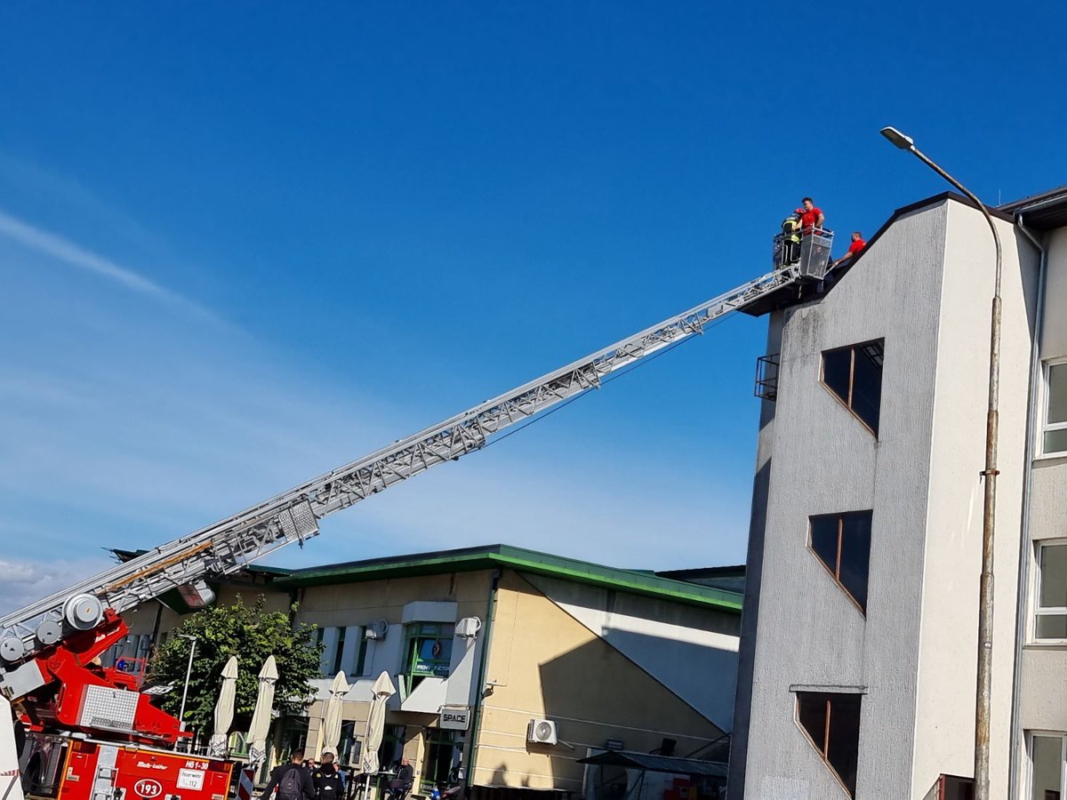 📌 Područni ured civilne zaštite Osijek <a href="/RavnateljstvoCZ/">Ravnateljstvo civilne zaštite MUP-RH</a> proveo je vježbu 'Eksplozija, požar i evakuacija zgrade srednje škole Valpovo 2025.'

➡️ Cilj vježbe, tj. simulacije masovne nesreće u gradskom središtu, bio je provjera spremnosti operativnih snaga te ⤵️