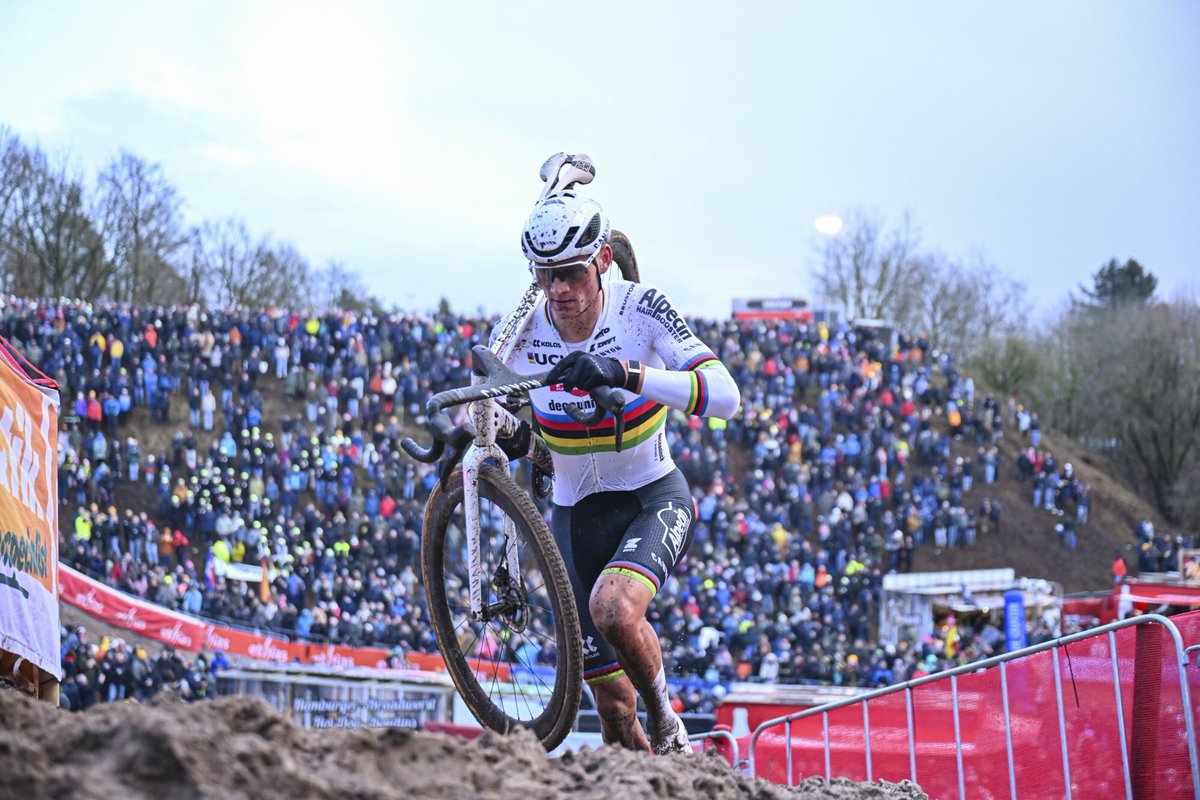 Domestique___'s tweet image. 🇳🇱 Van der Poel, 🇬🇧 Pidcock & co could chase double Olympic gold as February decision nears on 2030 cyclocross bid 🥇
World Athletics president 🇬🇧 Sebastian Coe expressed confidence that cyclocross would be added to the schedule as part of an overhaul for the 2030 Winter Games…