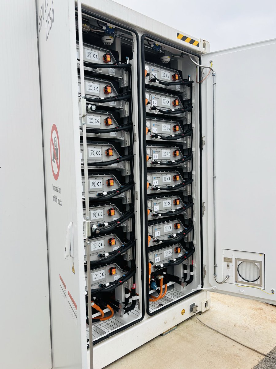 Die fossile Zeit ist vorbei und 100% #Erneuerbare Energien schon heute machbar, ist das Motto der heutigen Einweihung des ersten netzdienlichen &amp; sogar netzbildenden #Batteriespeicher-Parks im Verteilnetz in Kontinentaleuropa in der Region Trier. 🔋 💚 Glückwunsch, <a href="/schoenergie/">Schoenergie GmbH</a>!