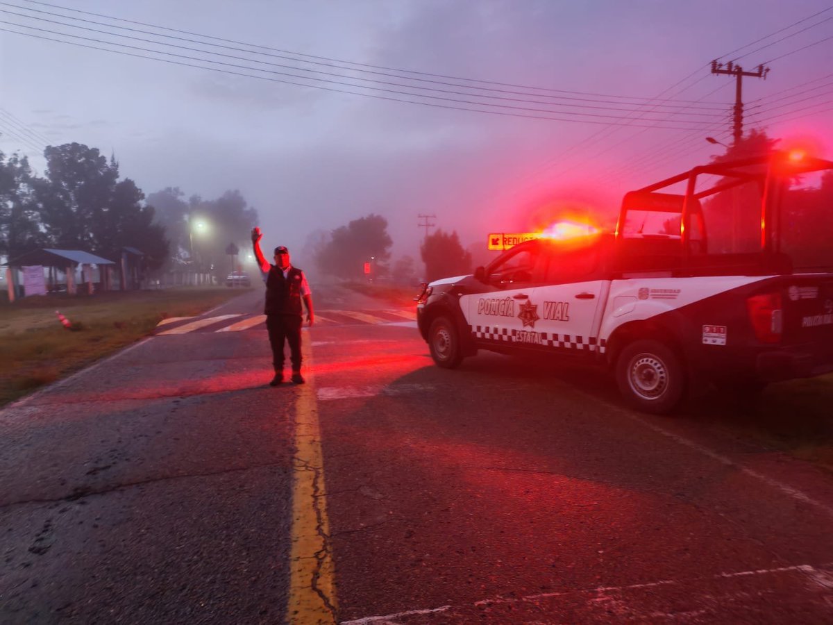 PolVial_GobOax's tweet photo. 🔴#ReporteVial Corte a la circulación vehicular en el kilómetro 121 de la carretera 190 a la altura de Llano Verde #Sosola #Etla por el paso de La Carrera Panamericana (@carrerapana). #Oaxaca
@GobOax @salomonj @IvanGarcia_A @ToryLopezS https://t.co/j4Zdat814K