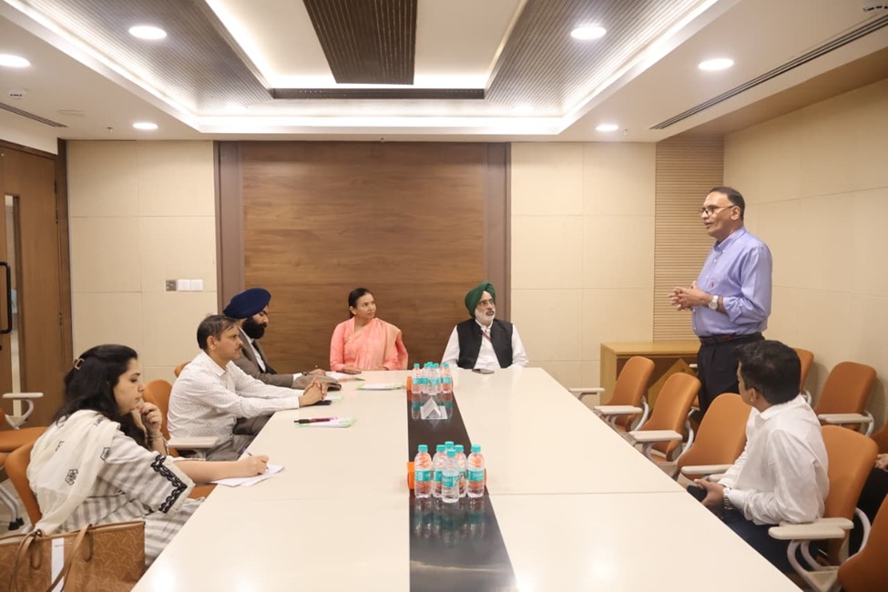 NITI Aayog Visits Bharat Ratnam Common Facility Centre (CFC), SEEPZ – Mumbai

A team from NITI Aayog, led by Shri Sanjeet Singh, Program Director (Economics and Finance-II), visited the Bharat Ratnam Common Facility Centre (CFC) at SEEPZ, Mumbai, to gain firsthand insights into