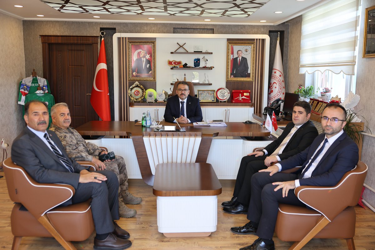 Iğdır Valiliği (@igdirvaliligi) on Twitter photo Valimiz Ercan Turan, kurum ziyaretleri kapsamında Gençlik ve Spor İl Müdürlüğünü ziyaret etti.
Ziyarette, son dönemde ulusal ve uluslararası müsabakalarda önemli başarılar elde eden sporcularımızın performanslarından dolayı tebriklerini ileten Valimiz Ercan Turan, Iğdır’ın “spor Valimiz Ercan Turan, kurum ziyaretleri kapsamında Gençlik ve Spor İl Müdürlüğünü ziyaret etti.
Ziyarette, son dönemde ulusal ve uluslararası müsabakalarda önemli başarılar elde eden sporcularımızın performanslarından dolayı tebriklerini ileten Valimiz Ercan Turan, Iğdır’ın “spor