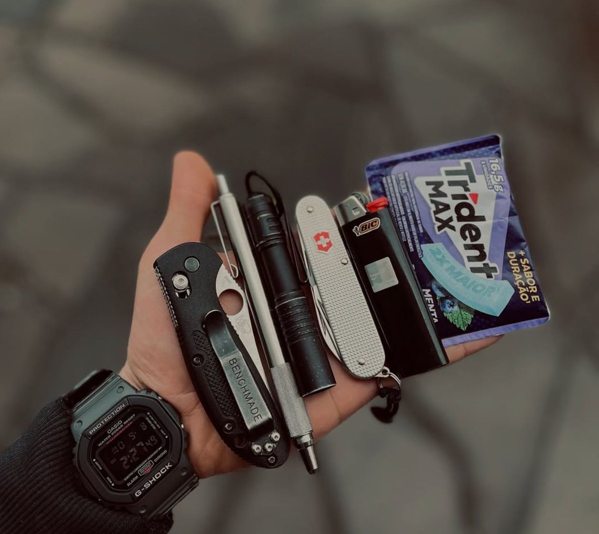 Streamlight's tweet image. Fresh breath and a Streamlight?! gsb_everydaycarry on Instagram knows how to rock an #EDC! #FanFriday #StreamlightStrong