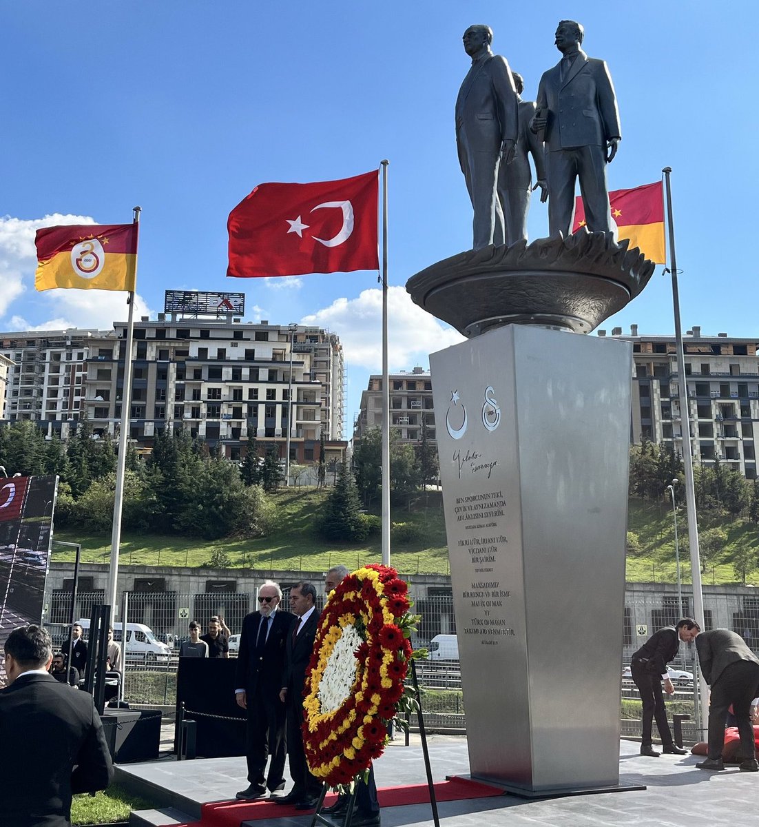 galahabernet's tweet photo. Galatasaraylıyım de, göğsünü gere gere… https://t.co/mrW6Bv7hC7