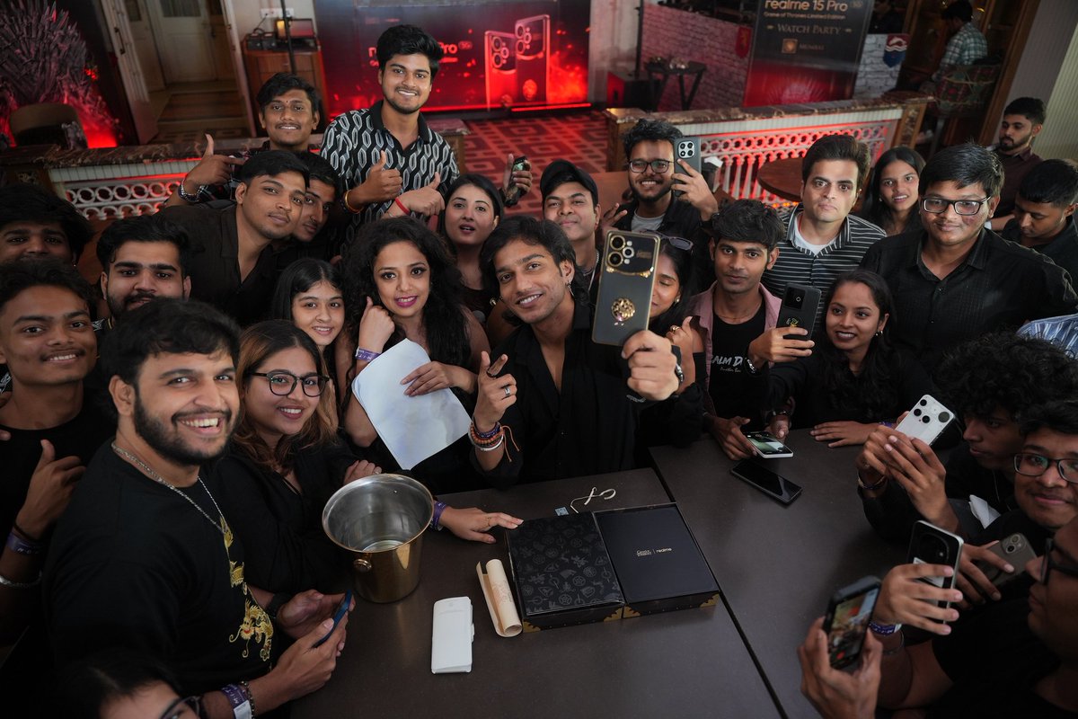 Swayam_In_X's tweet image. 8th October was 🔥
Attended my first ever Realme x GOT Limited Edition Watch Party Event and wow, what an epic experience! ⚔️📱
The big reveal—Realme 15 Pro 5G GOT Edition!🐉
🔥Black &amp;amp; Gold
@realmeindia @FrancisRealme @skyli_realme @ChaseXu_
#OwnYourRealPower #GameofThronesPhone