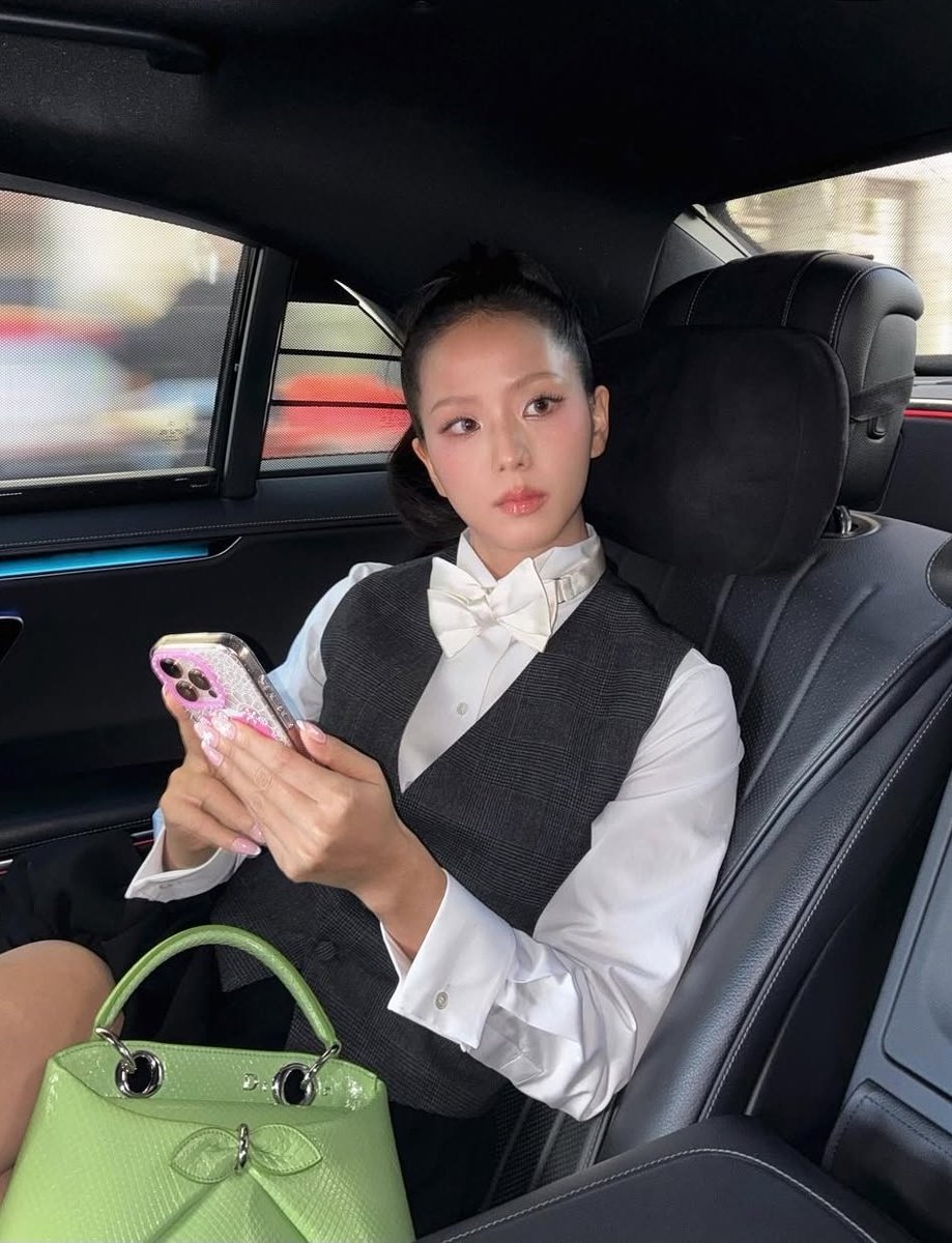 Bir insan hiç mi yaşlanmaz amk forever youngun tanımı oldugun icin tesekkurler mothersoo 🙏🏻🙏🏻