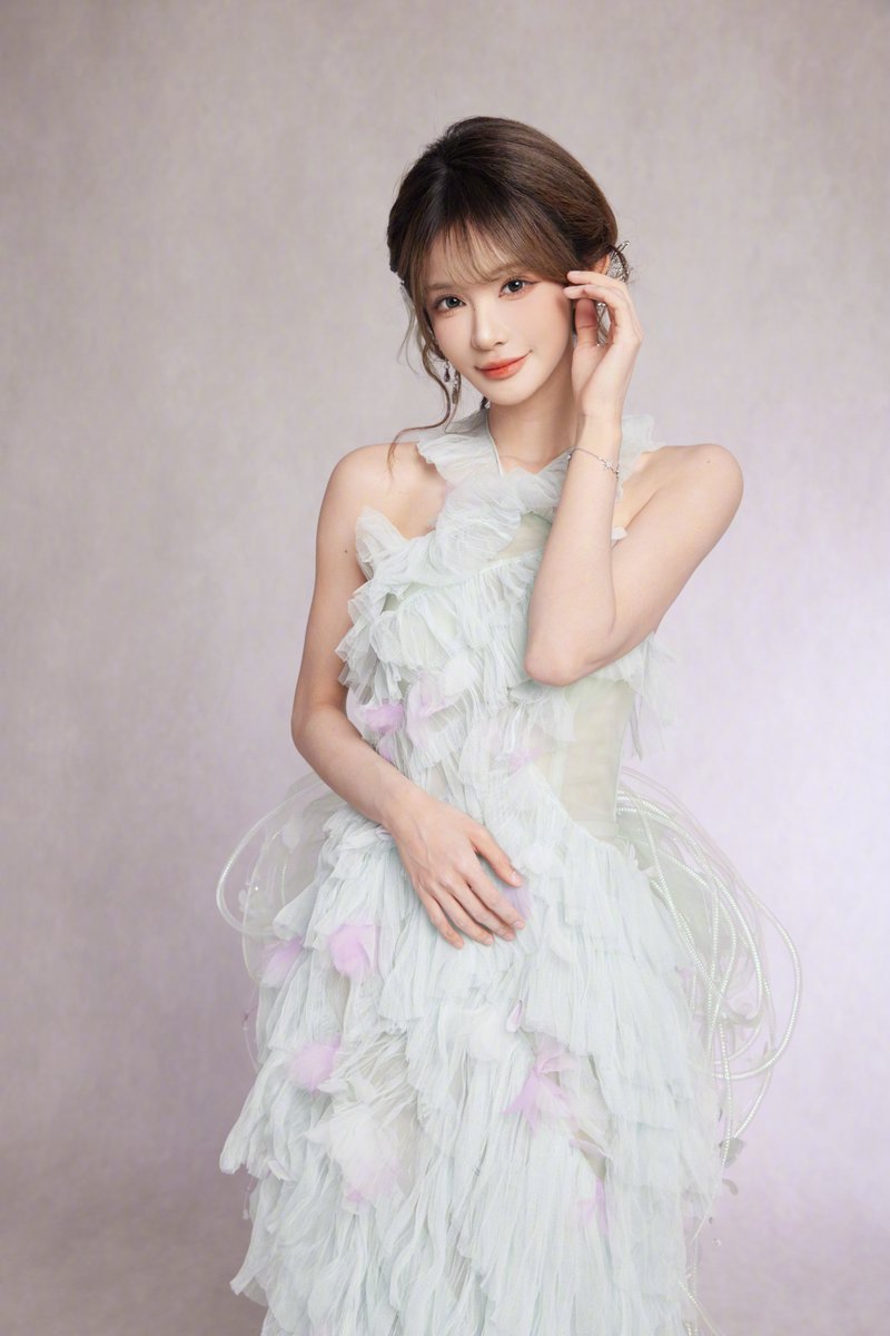 shushuwuwu's tweet image. our top16 girls repping HACCHIC COUTURE for shanghai fashion week