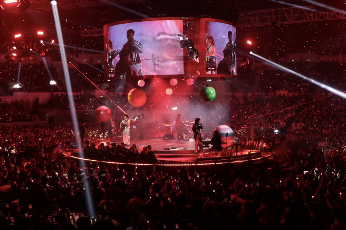cupofjoemusic's tweet image. Out-of-this-world start for CUP OF JOE’s 3-day sold-out ‘STARDUST’ concert! 🚀 Massive Day 1 energy!

#COJSTARDUSTTheConcert
