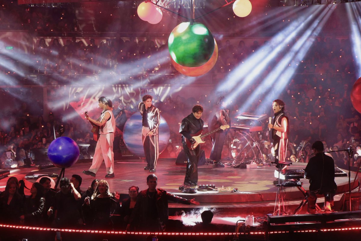 cupofjoemusic's tweet image. Out-of-this-world start for CUP OF JOE’s 3-day sold-out ‘STARDUST’ concert! 🚀 Massive Day 1 energy!

#COJSTARDUSTTheConcert