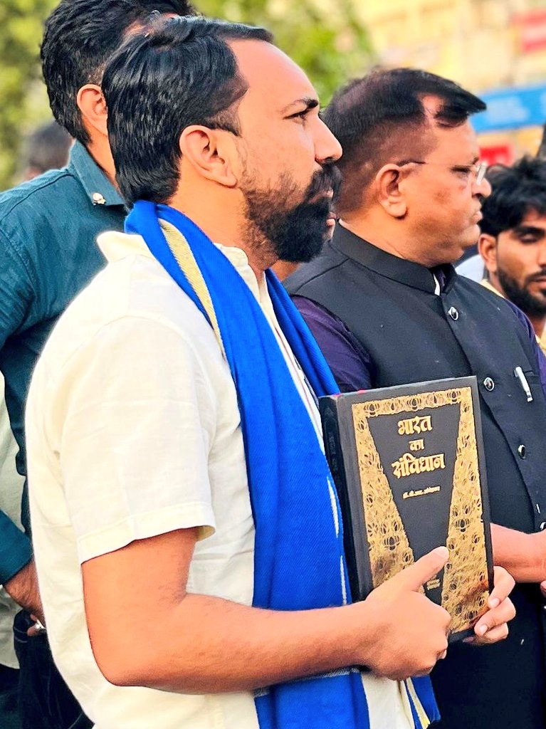 जयभीम साथियों, संविधान निर्माता बाबा साहब आंबेडकर और देश के सम्मान में ऐतिहासिक 15 अक्टूबर जूता फेंक आंदोलन के लिए मैं तैयार हूं और आप?

#15अक्टूबर_चलो_ग्वालियर